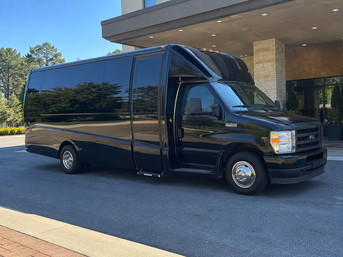 charter buses to veterans united home loans amphitheater shows