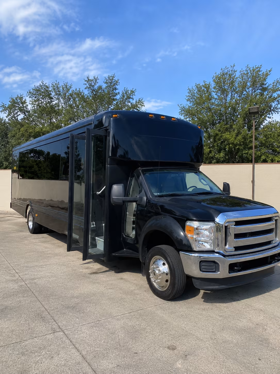 suffolk 20 passenger party bus