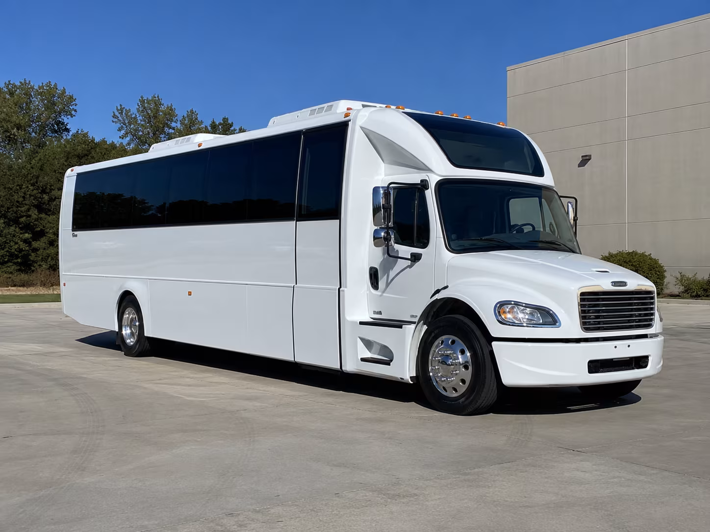 suffolk 28 passenger party bus
